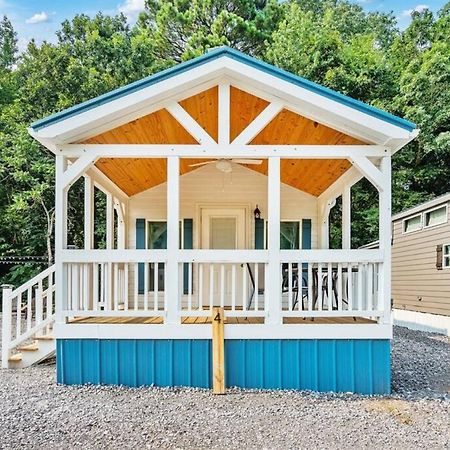 4 Heron Haus, Luxury Tiny House, Pet Friendly, Mins To Downtown 甘特斯维尔 外观 照片