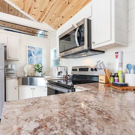 4 Heron Haus, Luxury Tiny House, Pet Friendly, Mins To Downtown 甘特斯维尔 外观 照片