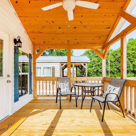 4 Heron Haus, Luxury Tiny House, Pet Friendly, Mins To Downtown 甘特斯维尔 外观 照片