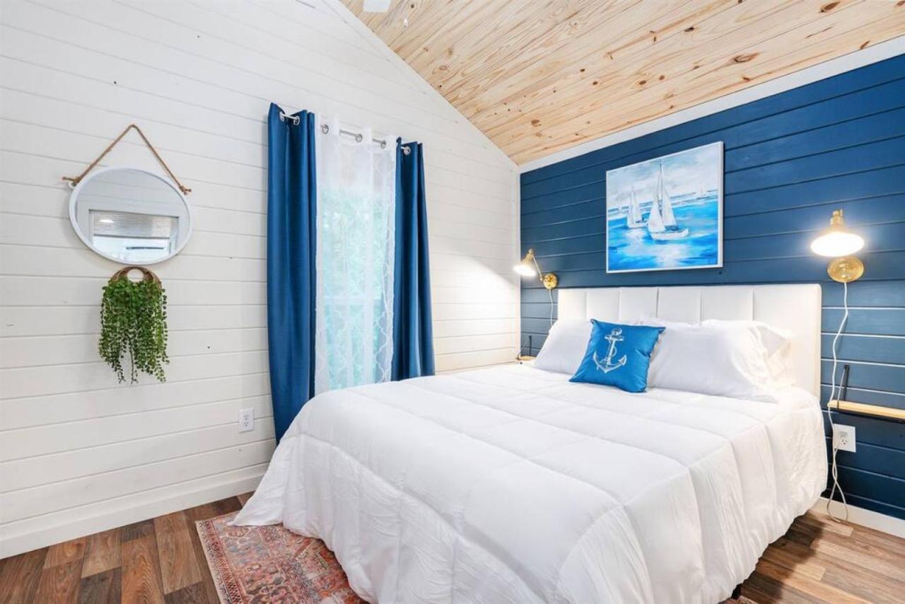 4 Heron Haus, Luxury Tiny House, Pet Friendly, Mins To Downtown 甘特斯维尔 外观 照片