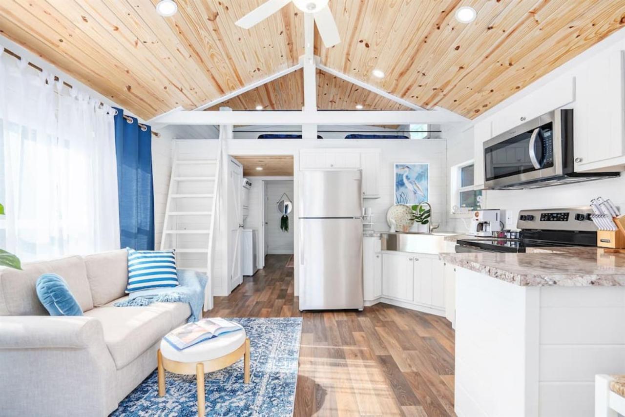 4 Heron Haus, Luxury Tiny House, Pet Friendly, Mins To Downtown 甘特斯维尔 外观 照片