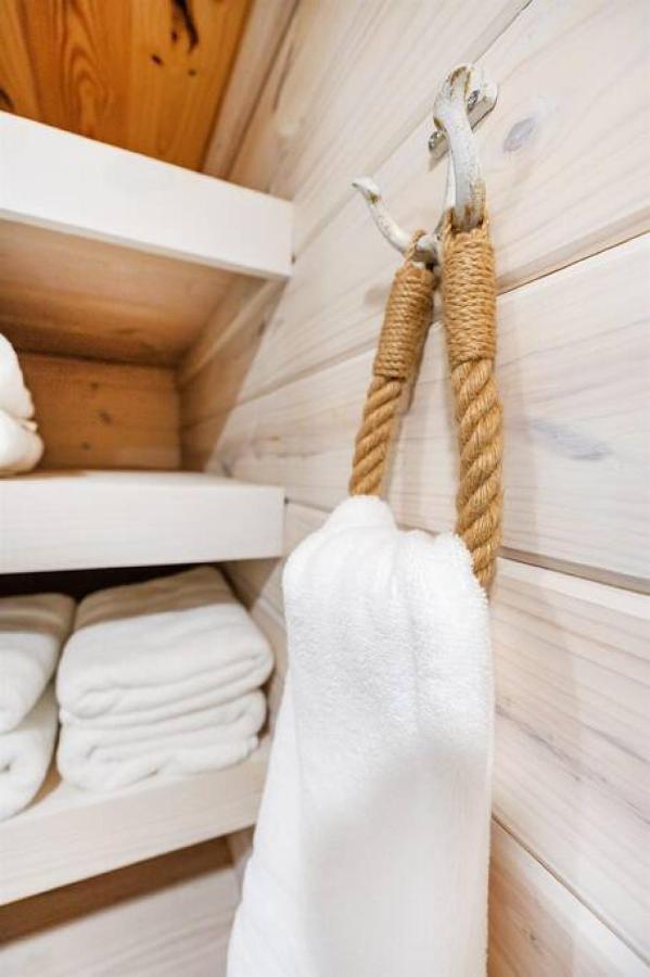 4 Heron Haus, Luxury Tiny House, Pet Friendly, Mins To Downtown 甘特斯维尔 外观 照片