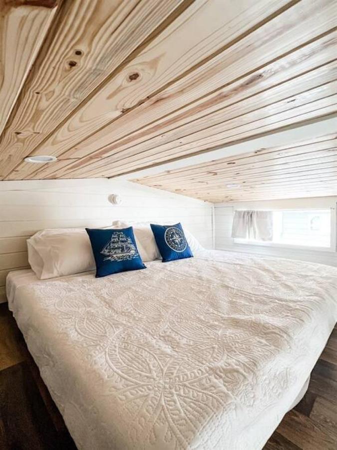 4 Heron Haus, Luxury Tiny House, Pet Friendly, Mins To Downtown 甘特斯维尔 外观 照片