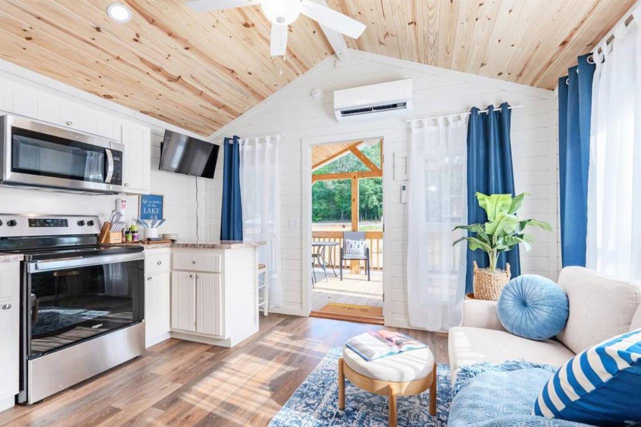 4 Heron Haus, Luxury Tiny House, Pet Friendly, Mins To Downtown 甘特斯维尔 外观 照片