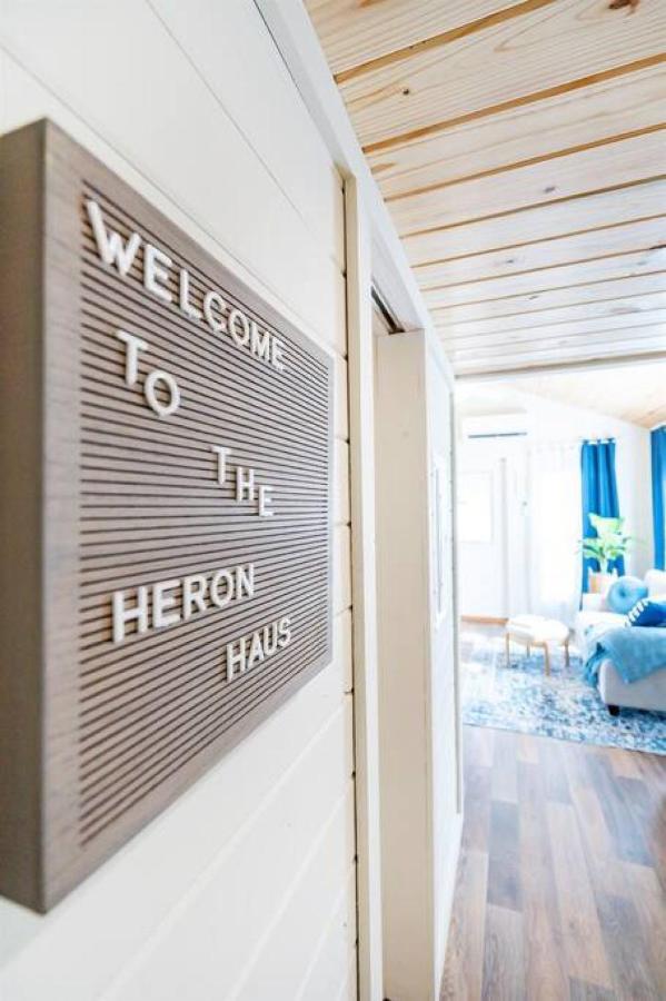 4 Heron Haus, Luxury Tiny House, Pet Friendly, Mins To Downtown 甘特斯维尔 外观 照片