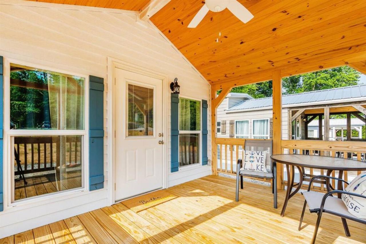 4 Heron Haus, Luxury Tiny House, Pet Friendly, Mins To Downtown 甘特斯维尔 外观 照片