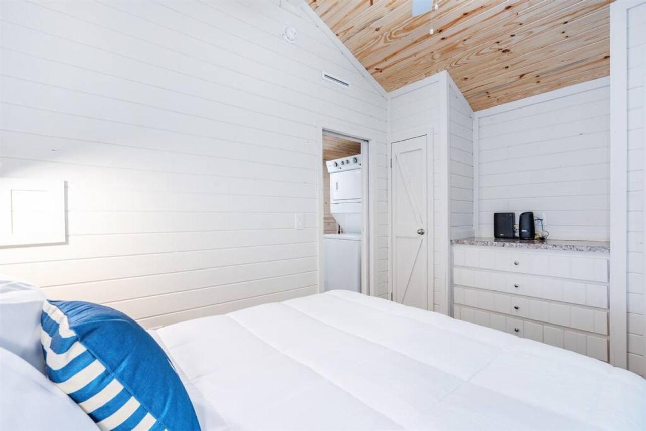 4 Heron Haus, Luxury Tiny House, Pet Friendly, Mins To Downtown 甘特斯维尔 外观 照片