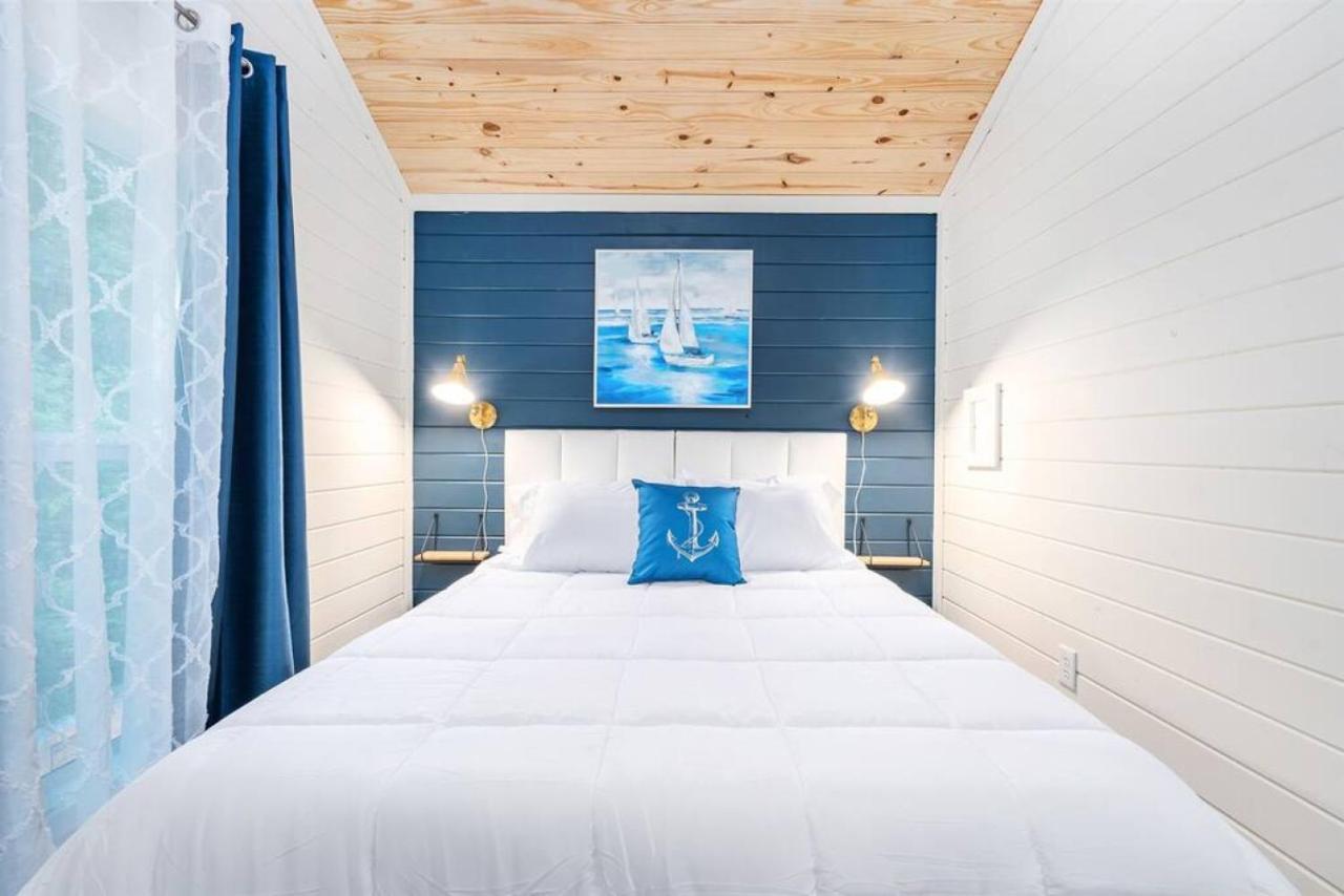 4 Heron Haus, Luxury Tiny House, Pet Friendly, Mins To Downtown 甘特斯维尔 外观 照片