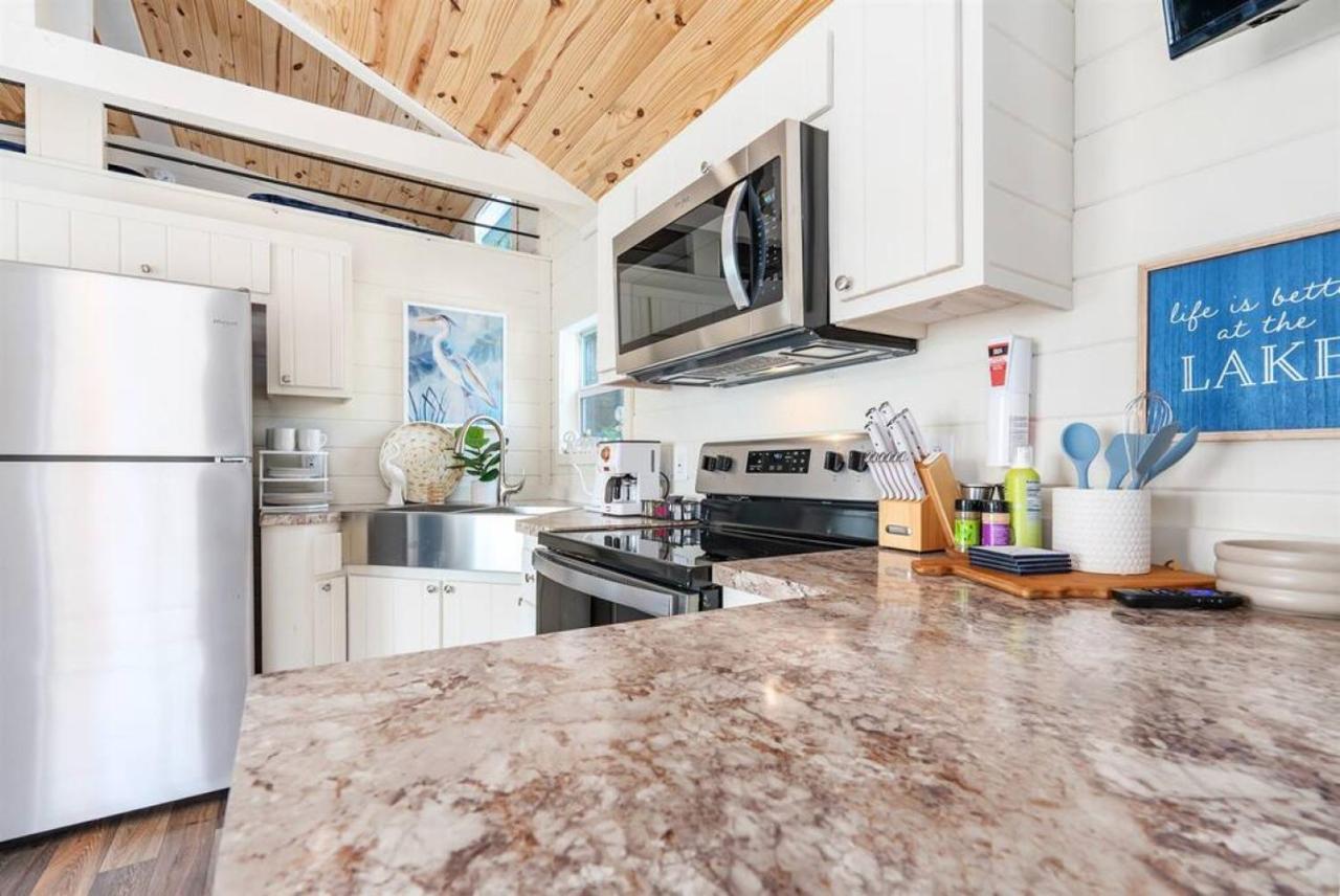 4 Heron Haus, Luxury Tiny House, Pet Friendly, Mins To Downtown 甘特斯维尔 外观 照片