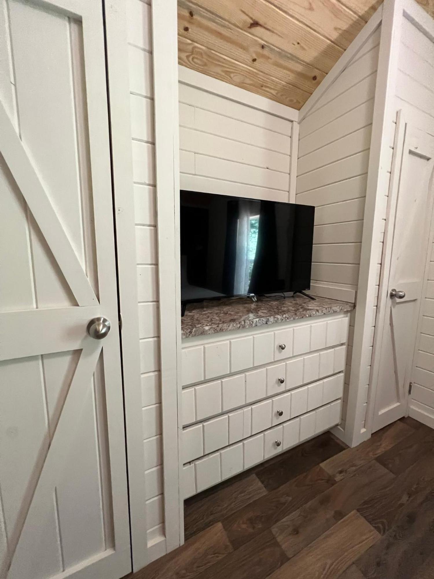 4 Heron Haus, Luxury Tiny House, Pet Friendly, Mins To Downtown 甘特斯维尔 外观 照片