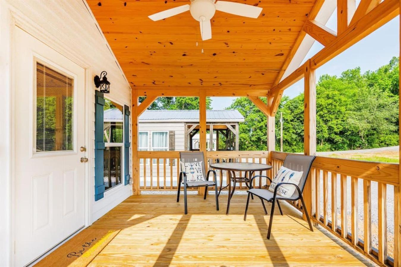 4 Heron Haus, Luxury Tiny House, Pet Friendly, Mins To Downtown 甘特斯维尔 外观 照片
